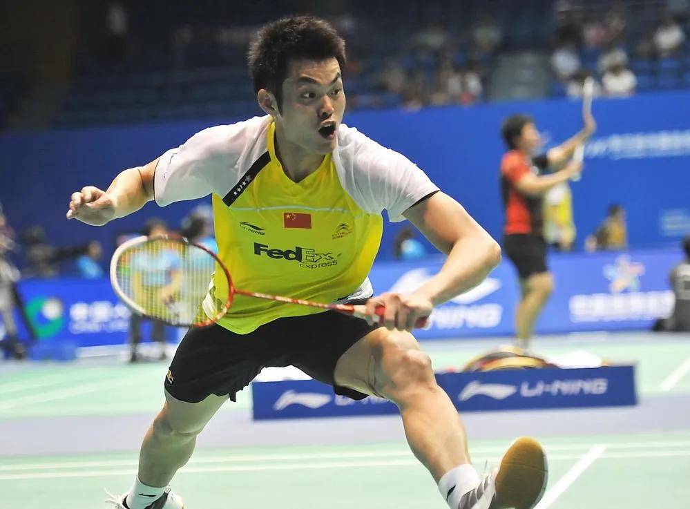 中国羽毛球队险胜马来西亚羽毛球队，林丹爆发神勇