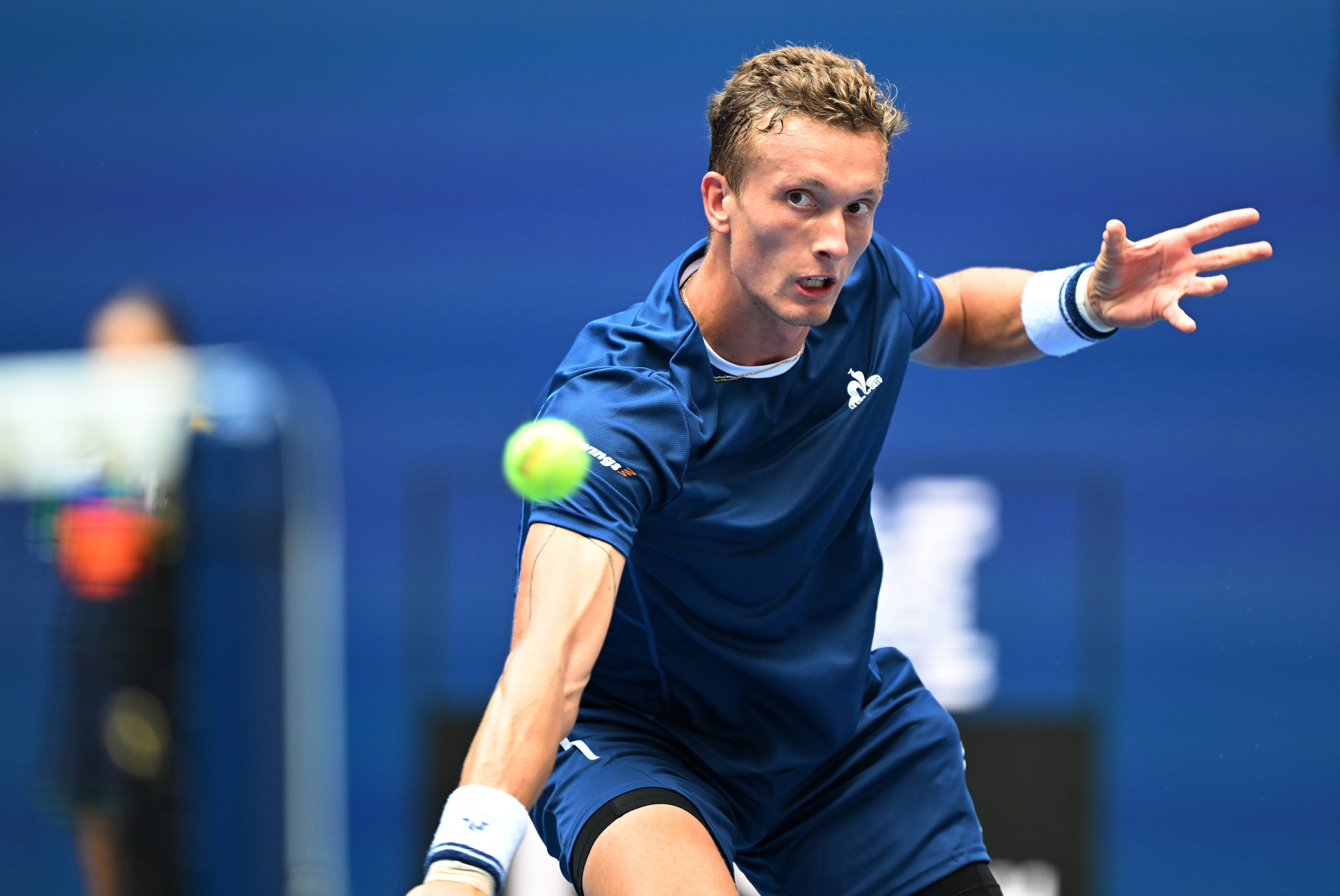 德国网球队逆转英国网球队，阿尔卡拉斯统治全场