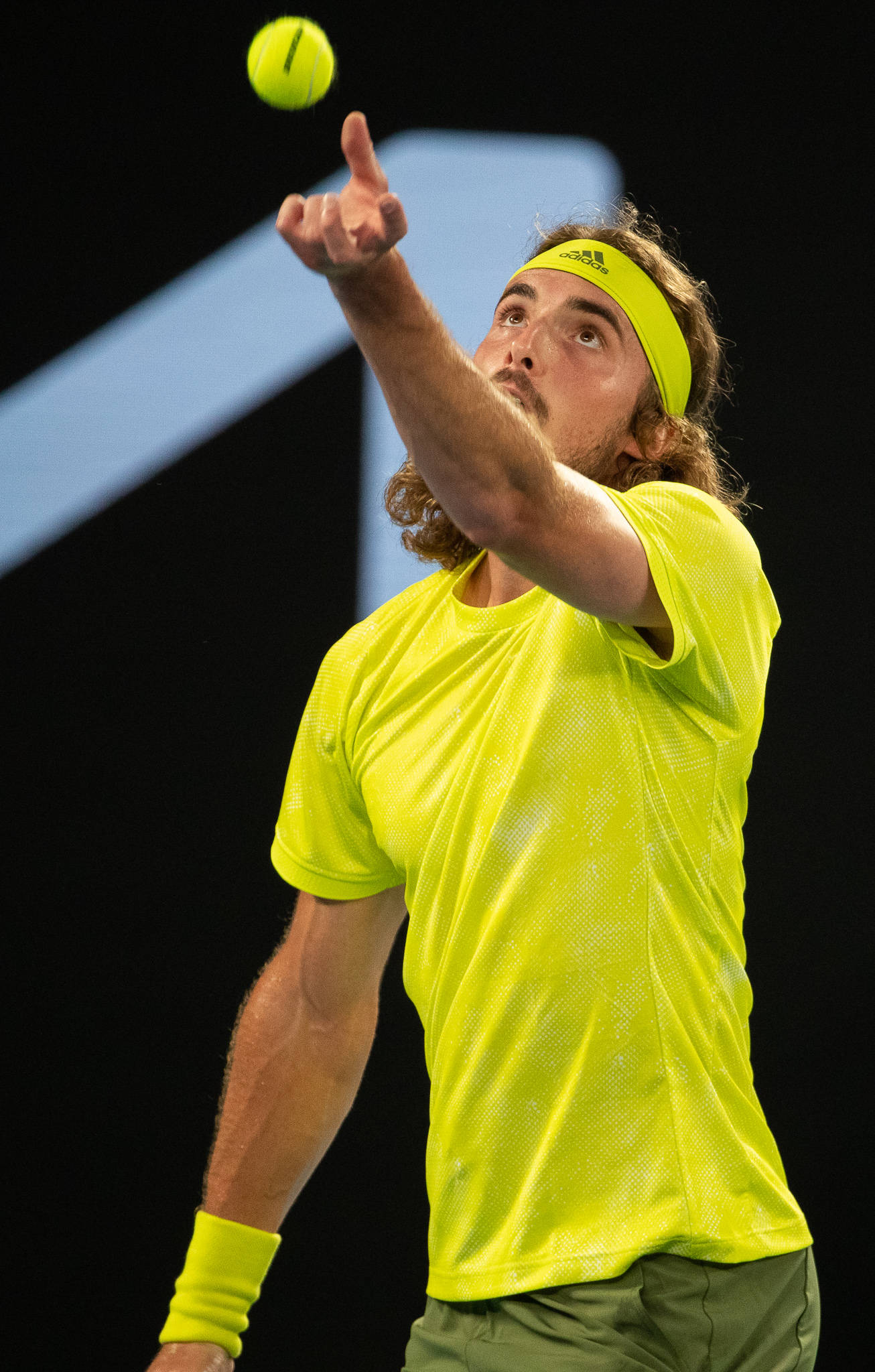 澳大利亚网球队力克意大利网球队，西西帕斯爆发神勇