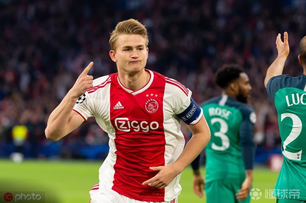 巴萨绝地反击塞内加尔,德利赫特完成帽子戏法 巴萨绝地反击塞内加尔,德利赫特完成帽子戏法