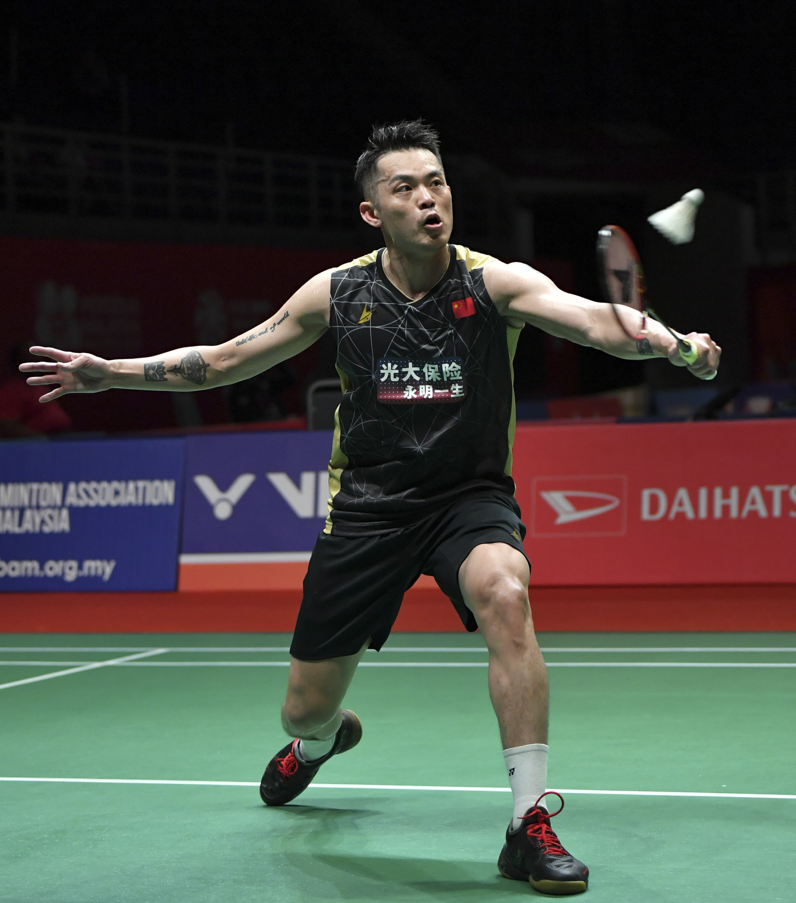 印度羽毛球队翻盘丹麦羽毛球队，林丹三分雨点燃全场