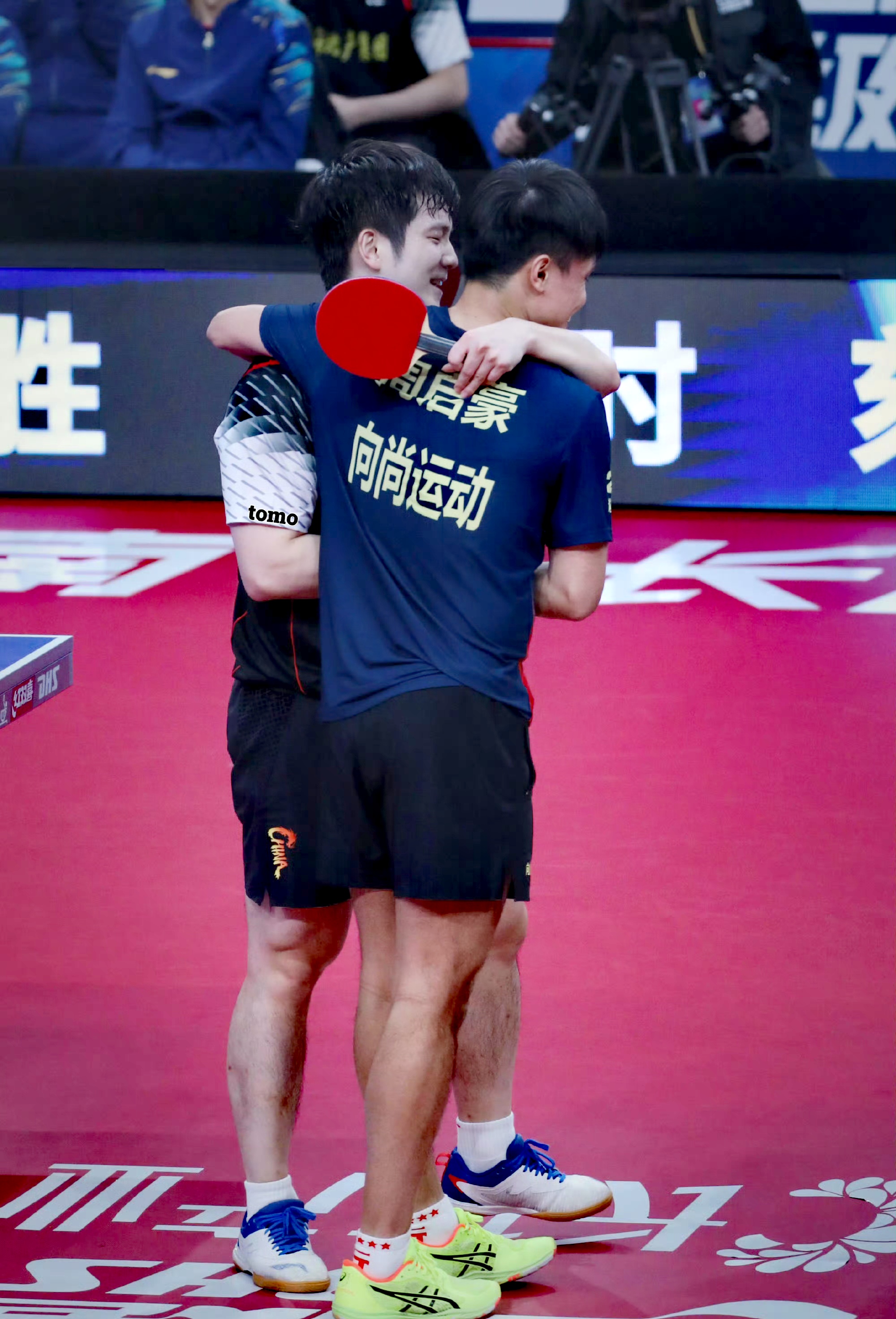 波兰队完胜中国队,樊振东扛起全队 波兰队完胜中国队,樊振东扛起全队