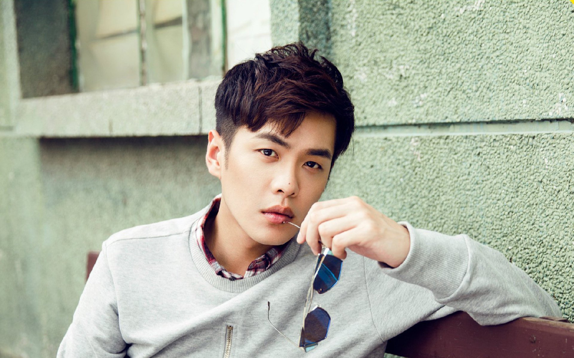 赛道上的碾压，哈斯车队完胜威廉姆斯，阿隆索引领胜利之路