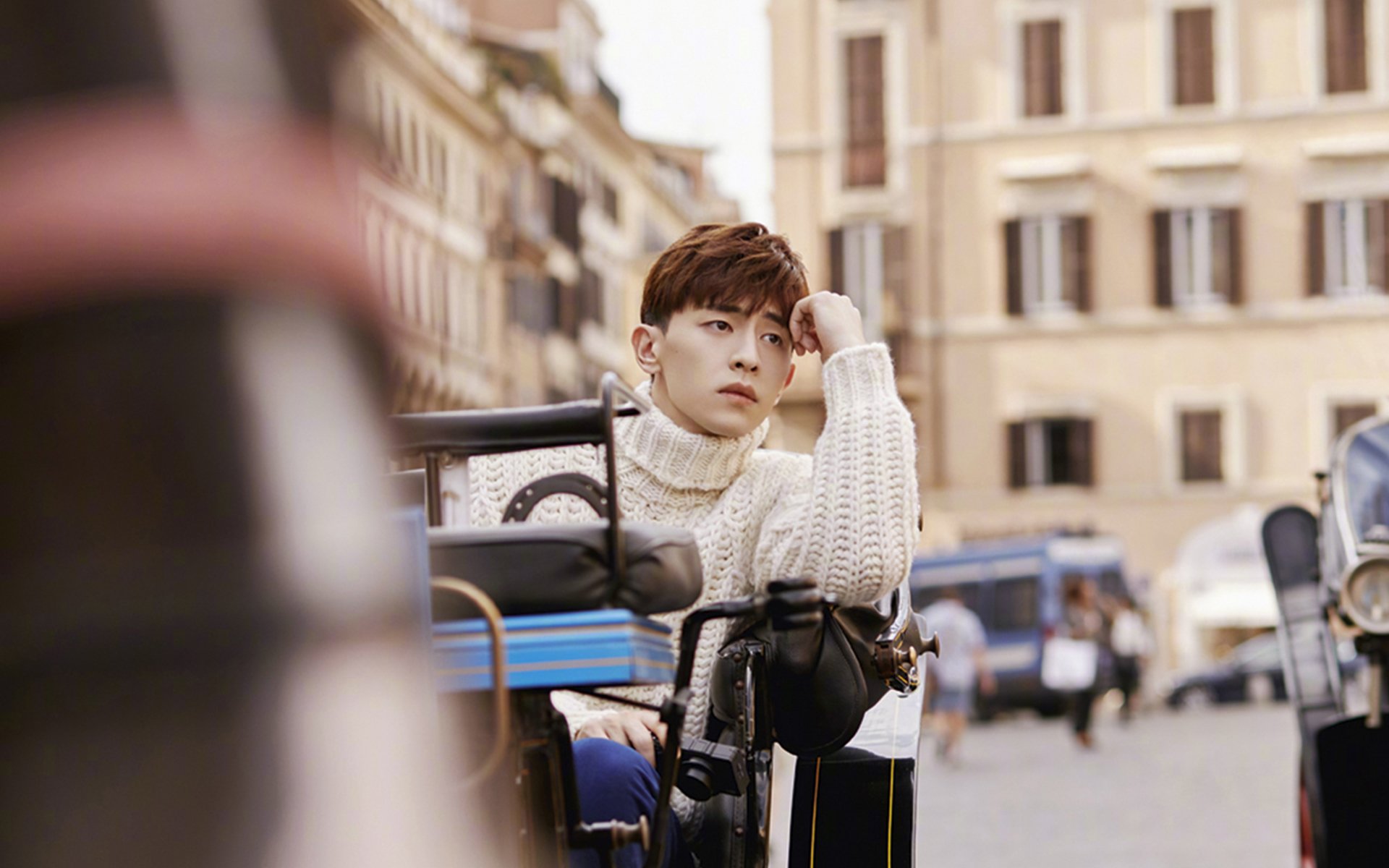 F1新赛季揭幕战之夜，当冰原之子在沙漠中点燃引擎