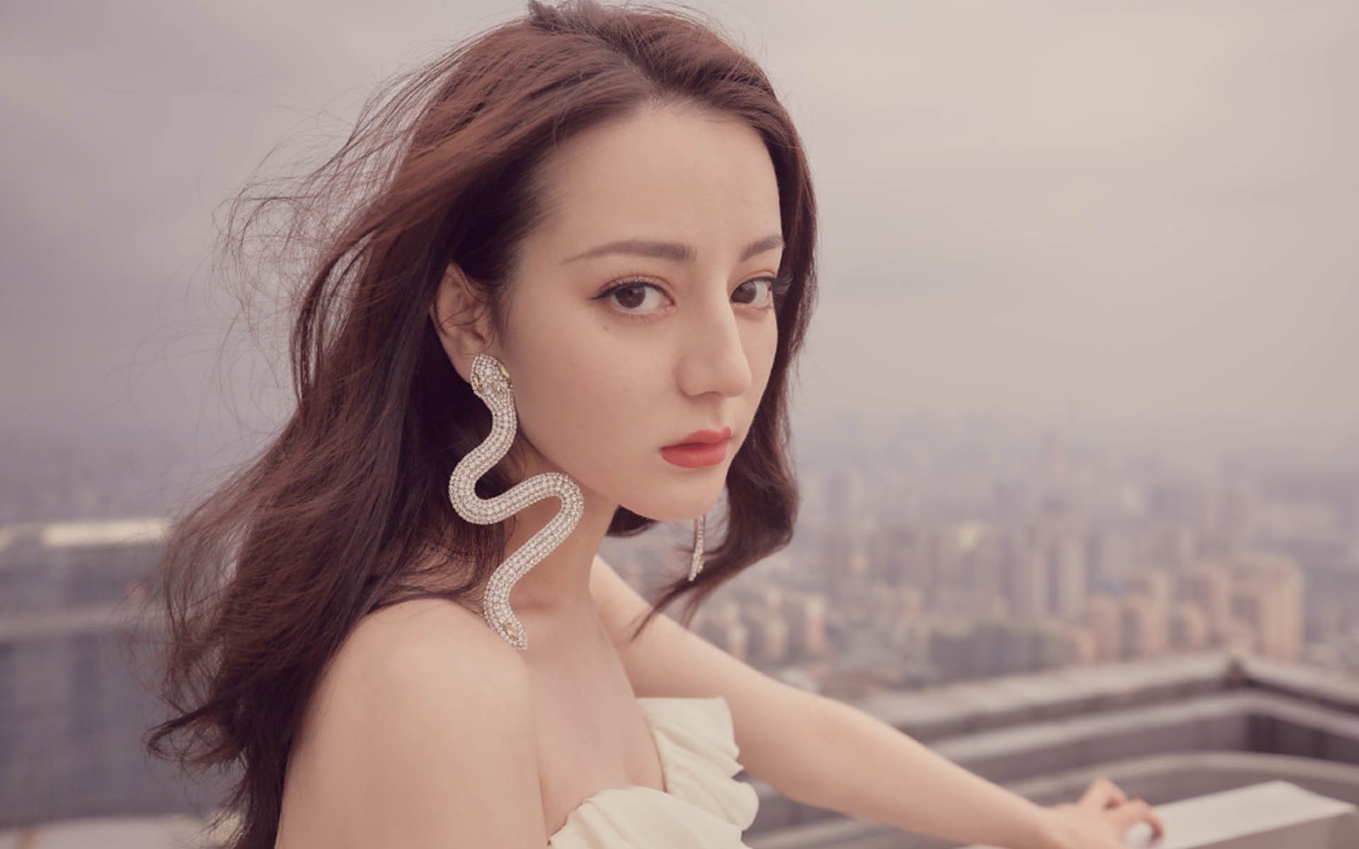 拉文最后一分钟三分绝杀，马刺逆转老鹰！绝境中他接过了权杖