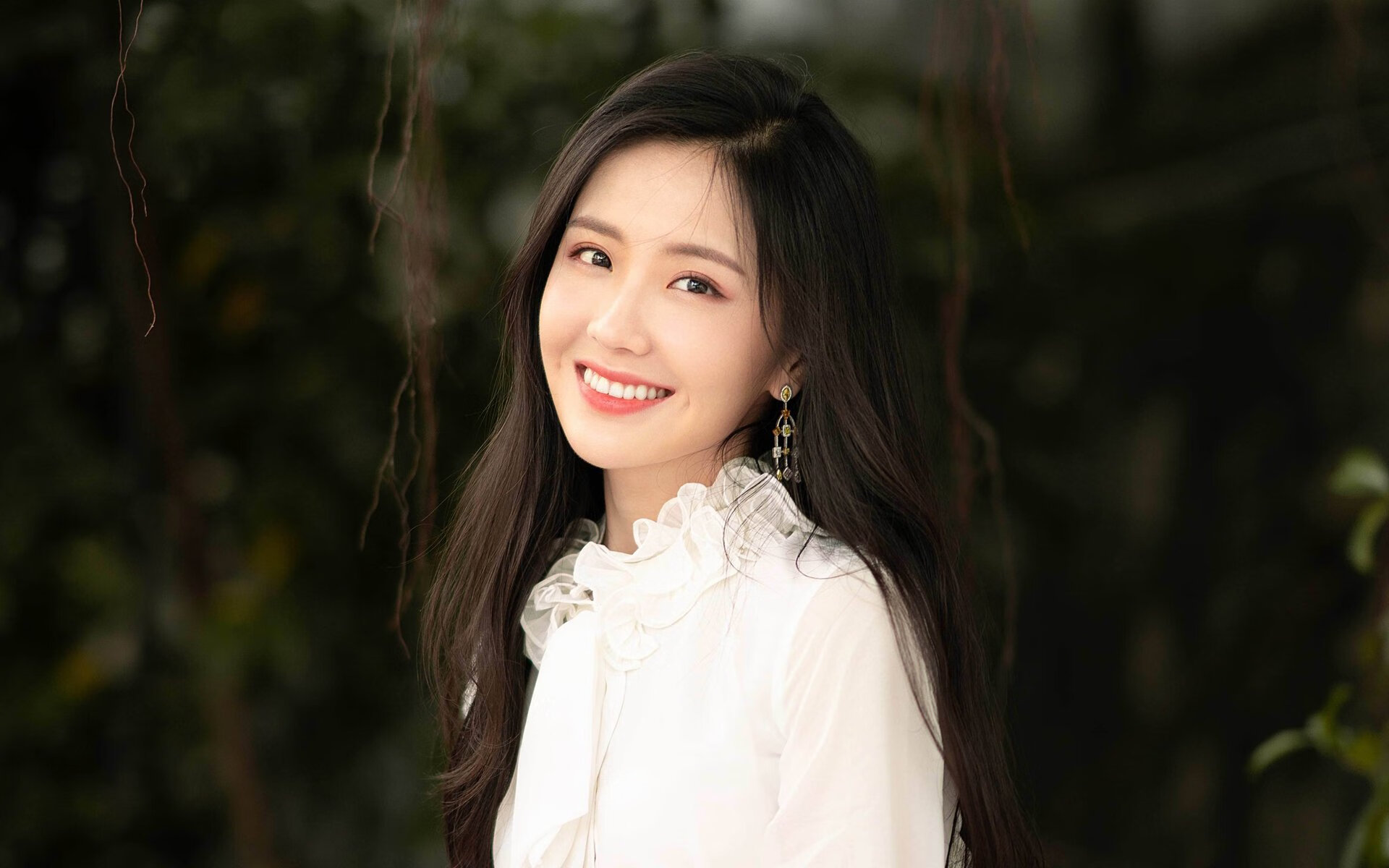 小镇黄昏的奖杯与豪门镁光下的舞步,胜利从不在别处